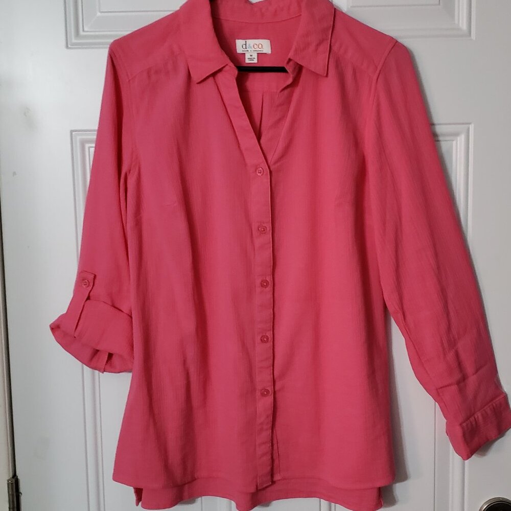 Ladies Top. Button front, by Denim and Co. Medium